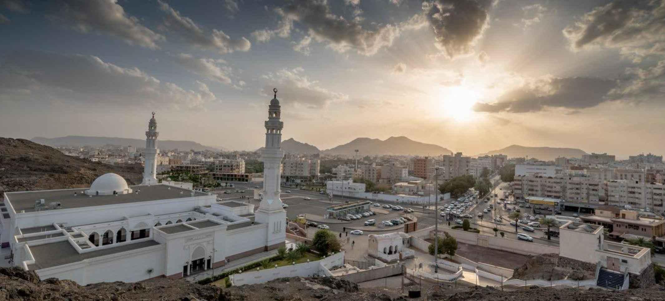 Image MENAPAK JEJAK KEMENANGAN DI MASJID KHANDAQ: HARMONI SEJARAH DAN SPIRITUAL DI KAKI GUNUNG News